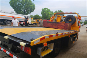 东莞附近拖车电话号码服务